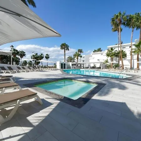 Two Bedrooms With Pool, Wifi, Ac, 500m From The Beach In Puerto Del Carmen Apartment *