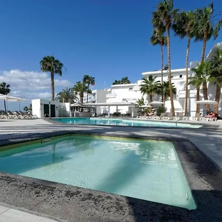 Two Bedrooms With Pool, Wifi, Ac, 500m From The Beach In Puerto Del Carmen