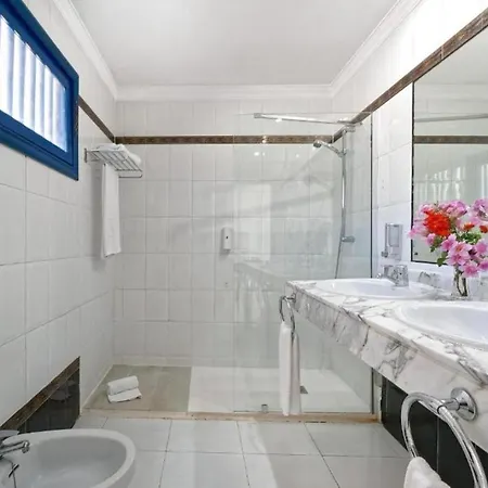 Two Bedrooms With Pool, Wifi, Ac, 500m From The Beach In Puerto Del Carmen プエルト・デル・カルメン