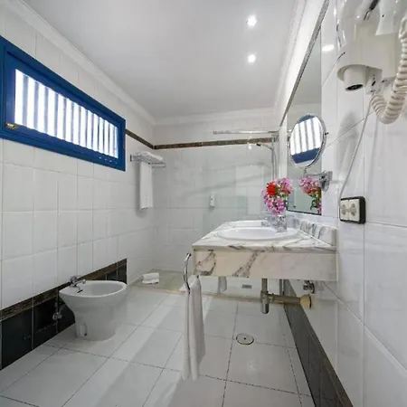 アパート Two Bedrooms With Pool, Wifi, Ac, 500m From The Beach In Puerto Del Carmen プエルト・デル・カルメン